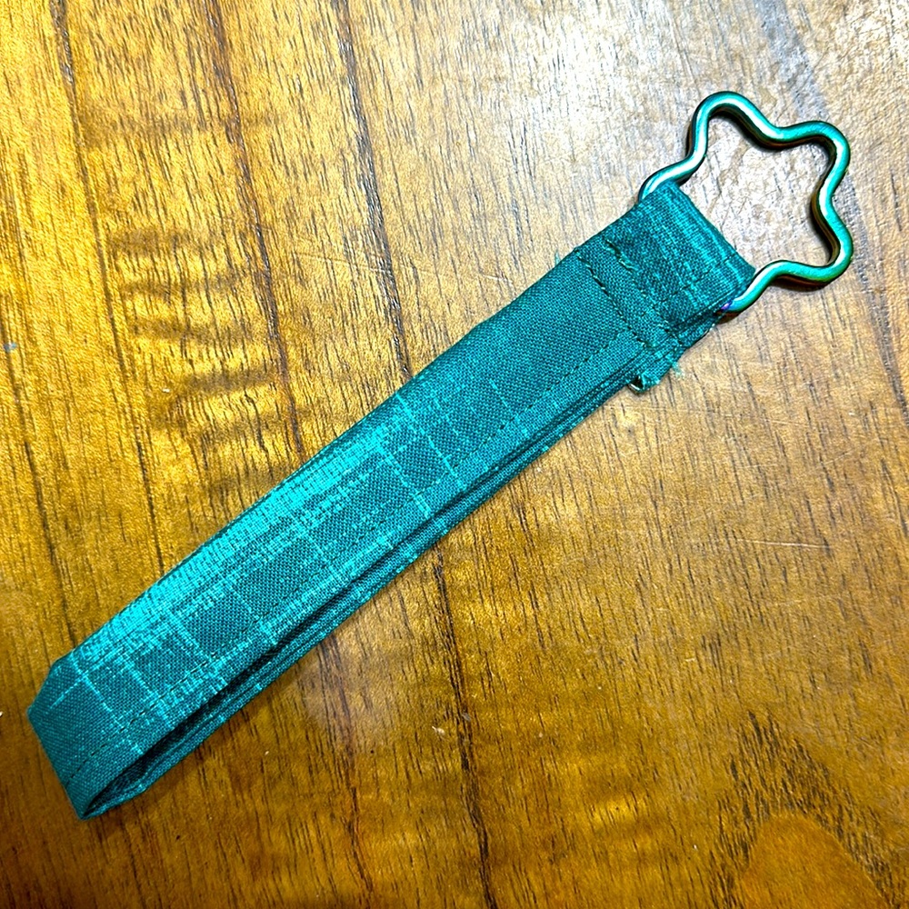 ⭐️FREE⭐️NEW Iridescent Star Keychain Fob